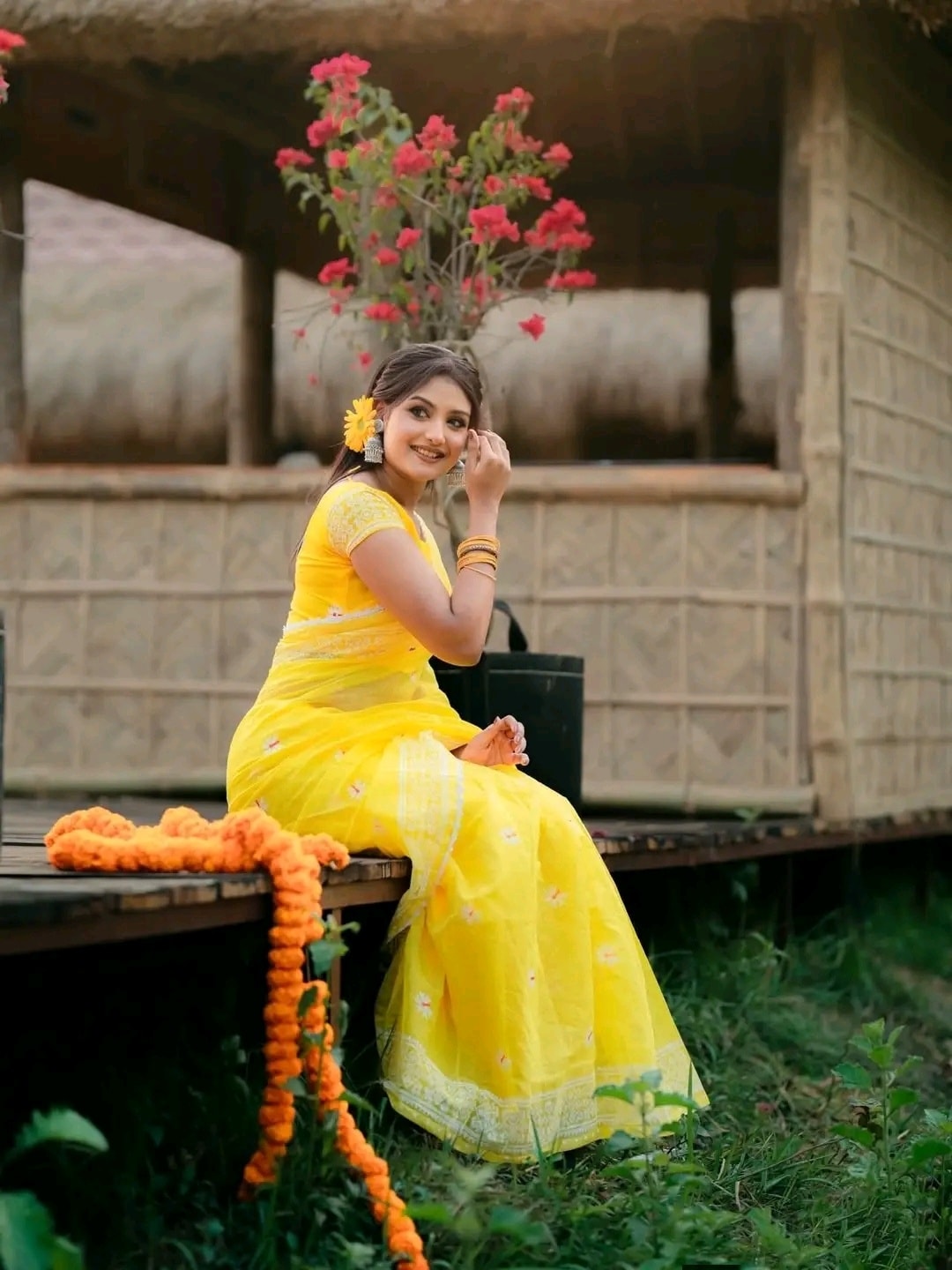 হাফ সিল্ক ফ্লোরাল লেস শাড়ি